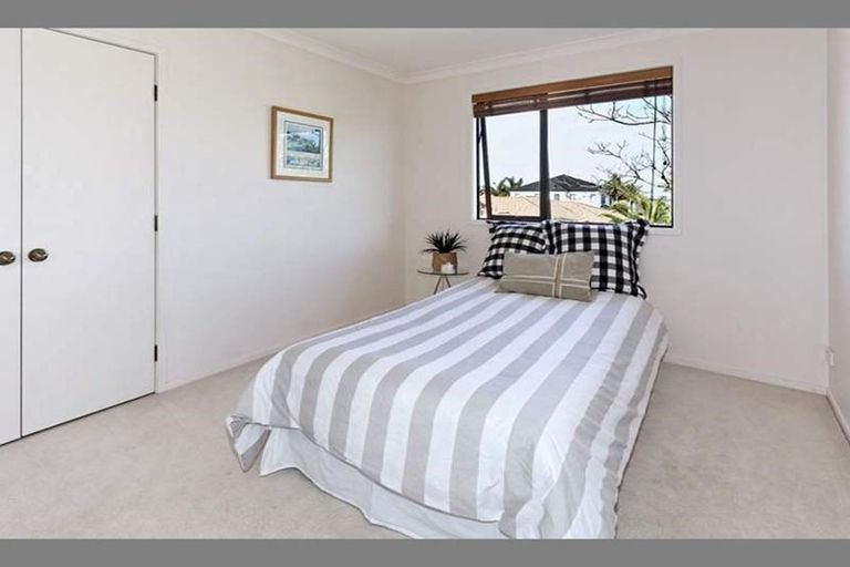 Photo of property in 2 Tollana Road, Te Atatu Peninsula, Auckland, 0610