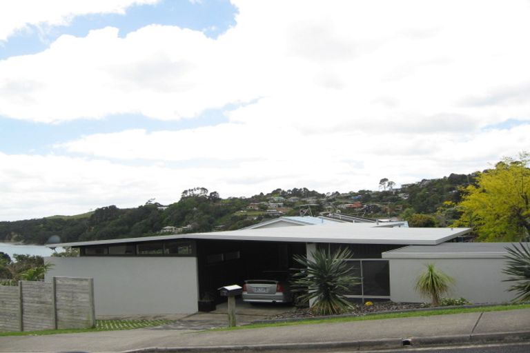 Photo of property in 1 De Luen Avenue, Tindalls Beach, Whangaparaoa, 0930