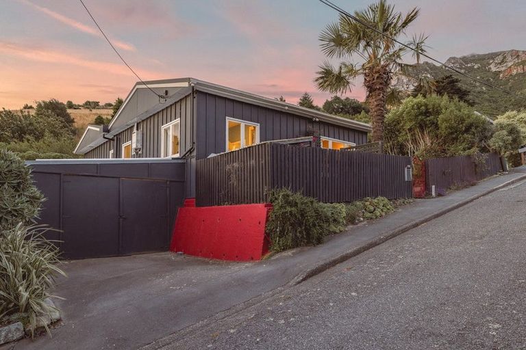 Photo of property in 17 Brenchley Road, Lyttelton, 8082
