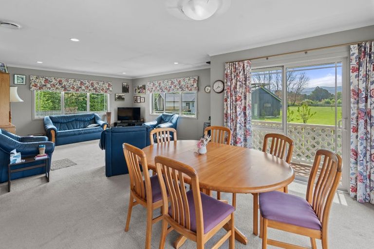 Photo of property in 12 Rexwood Estate, Carterton, 5713