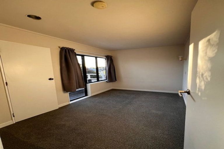 Photo of property in 3/15 Swanson Road, Henderson, Auckland, 0610