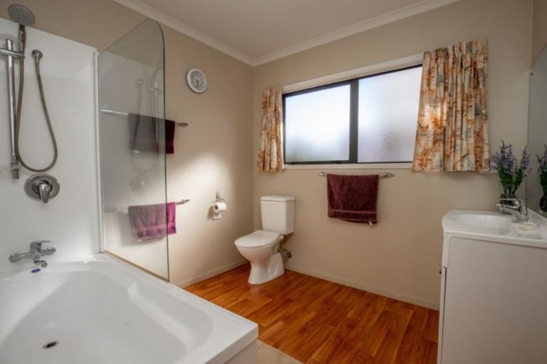 Photo of property in 54 Hayward Road, Ngatea, 3503