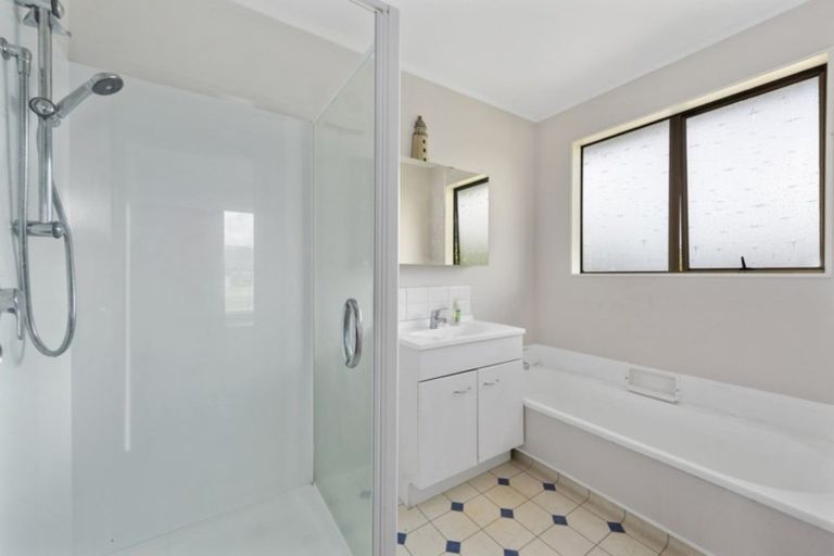 Photo of property in 24 Brightwater Crescent, Totara Park, Upper Hutt, 5018