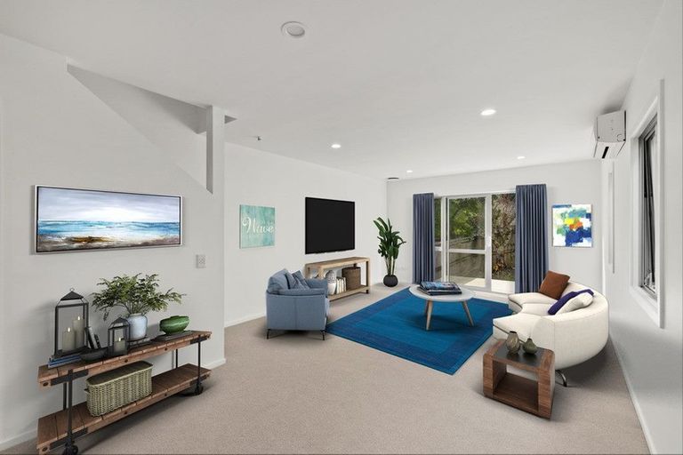 Photo of property in 2/6 John Jennings Drive, Oteha, Auckland, 0632