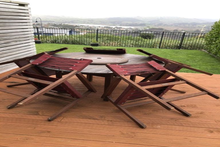 Photo of property in 80 Endeavour Drive, Whitby, Porirua, 5024