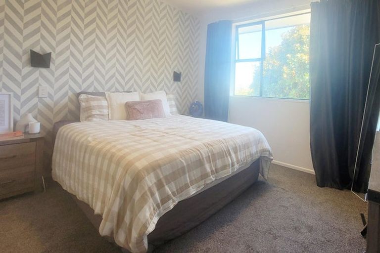 Photo of property in 10 Sombrero View, Ascot Park, Porirua, 5024