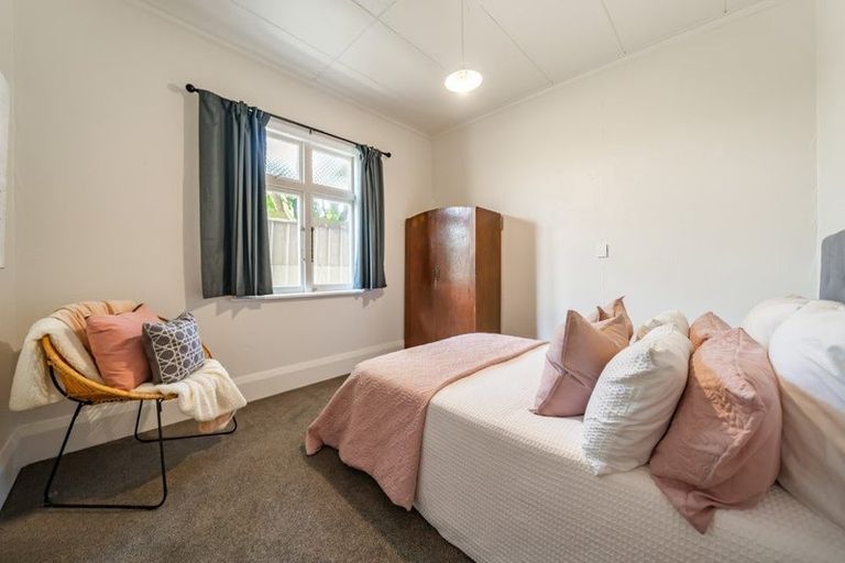 Photo of property in 8 Roxburgh Grove, Petone, Lower Hutt, 5012