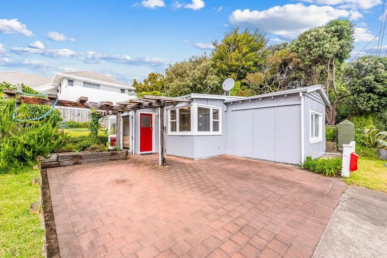 Photo of property in 6a Wharemauku Road, Raumati Beach, Paraparaumu, 5032