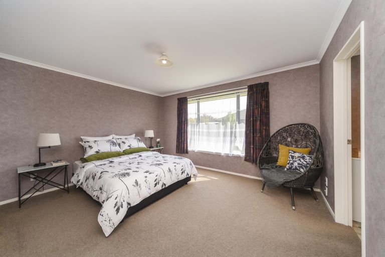 Photo of property in 4 Boston Parade, Kelvin Grove, Palmerston North, 4414