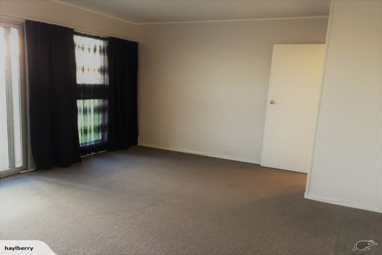 Photo of property in 2/12 Ayton Drive, Totara Vale, Auckland, 0629