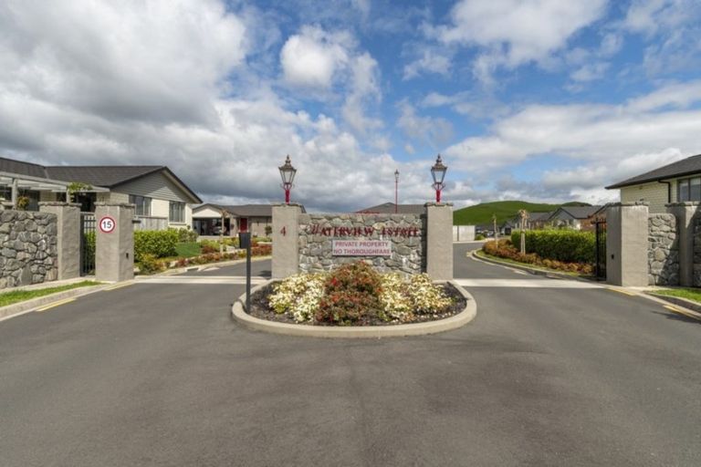 Photo of property in Waterview Estate, 6/4 Greystone Place, Omokoroa, 3114