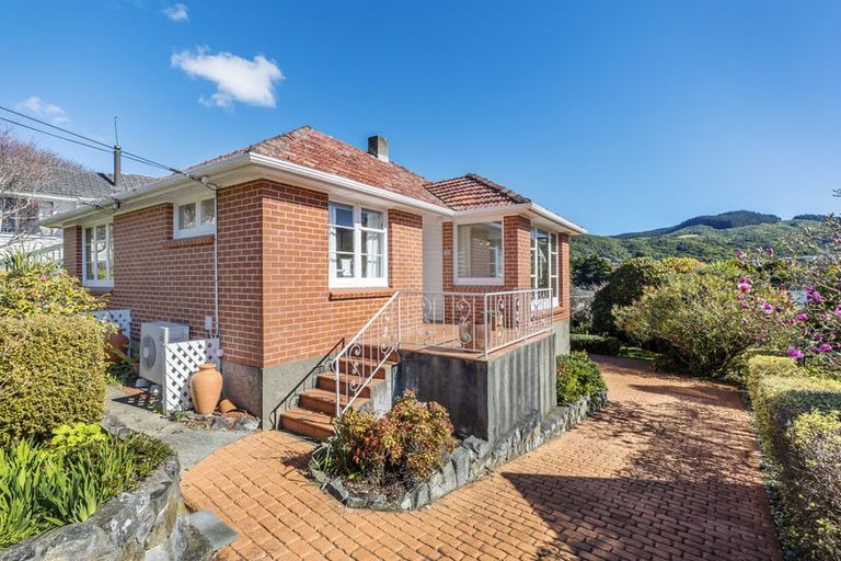 Photo of property in 66 Taylor Terrace, Tawa, Wellington, 5028