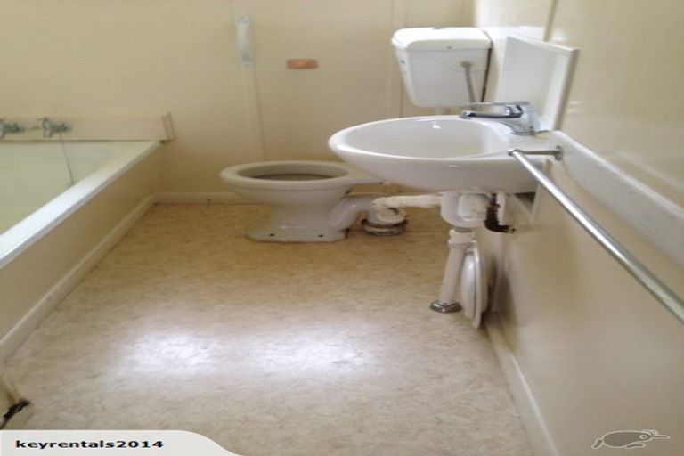 Photo of property in 82-88 Strand Crescent, Naenae, Lower Hutt, 5011