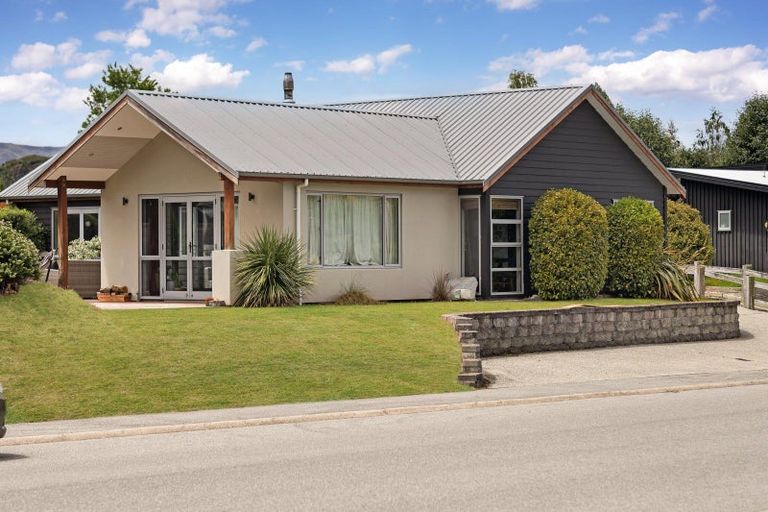 Photo of property in 6 Morning Star Terrace, Arthurs Point, Queenstown, 9371