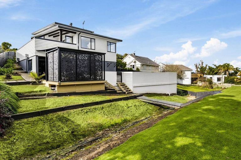 Photo of property in 19 Inglewood Street, Wai O Taiki Bay, Auckland, 1072