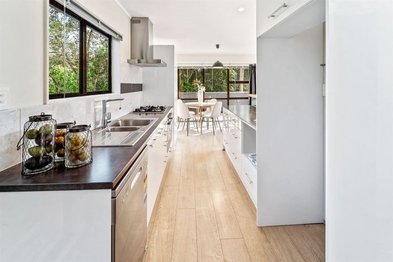 Photo of property in 1/70 William Bayes Place, Red Beach, 0932