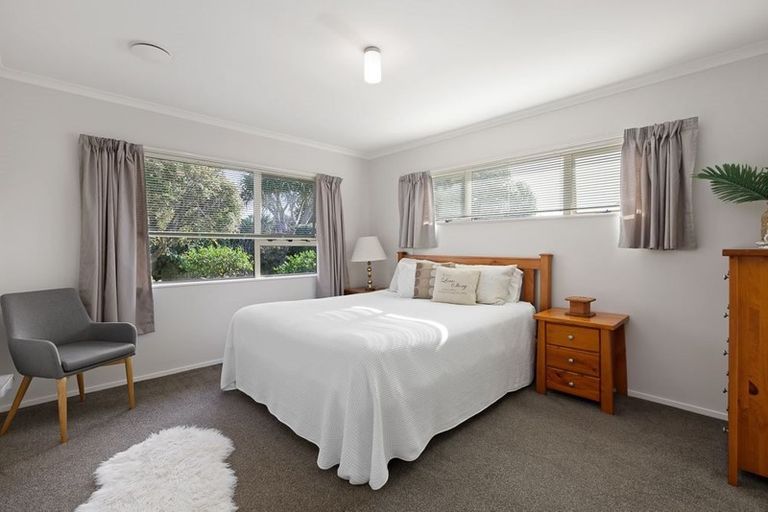 Photo of property in 51 Lakeside Drive, Orewa, 0931