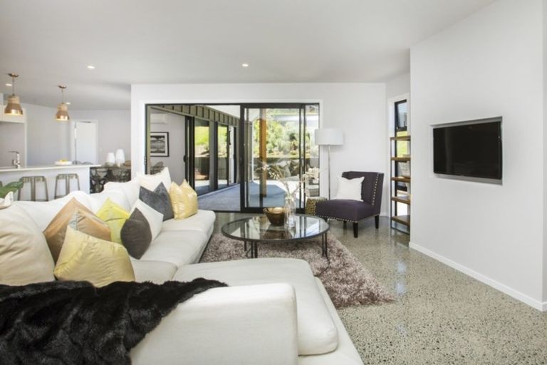 Photo of property in 18 Laly Haddon Place, Matakana, 0985