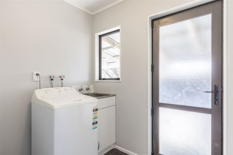 Photo of property in 6a Perrin Place, Kelvin Grove, Palmerston North, 4414