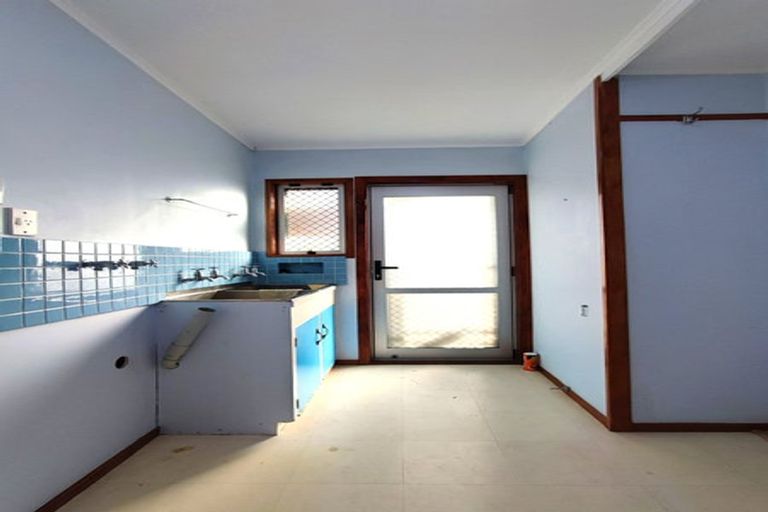 Photo of property in 2/38 Akoranga Drive, Northcote, Auckland, 0627