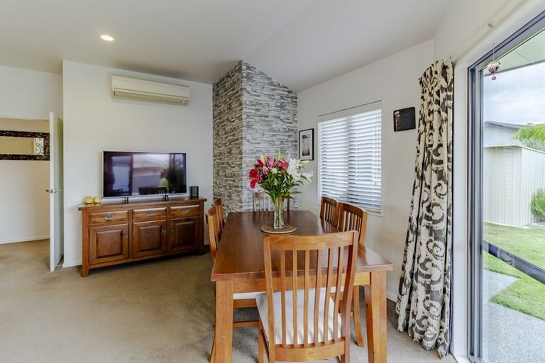 Photo of property in 17 Pania Place, Poraiti, Napier, 4112