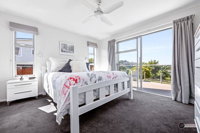 Photo of property in 37 Pekanga Road, Normandale, Lower Hutt, 5010