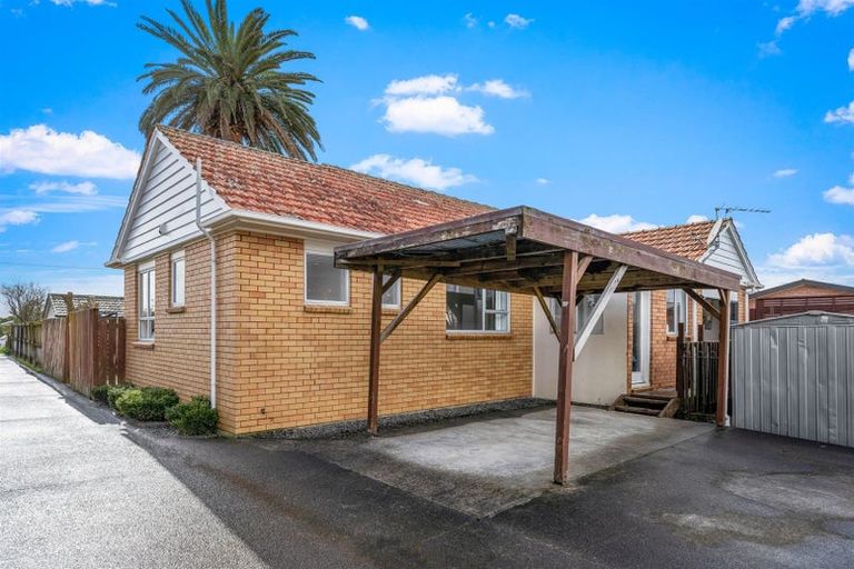 Photo of property in 60a Waimumu Road, Massey, Auckland, 0614