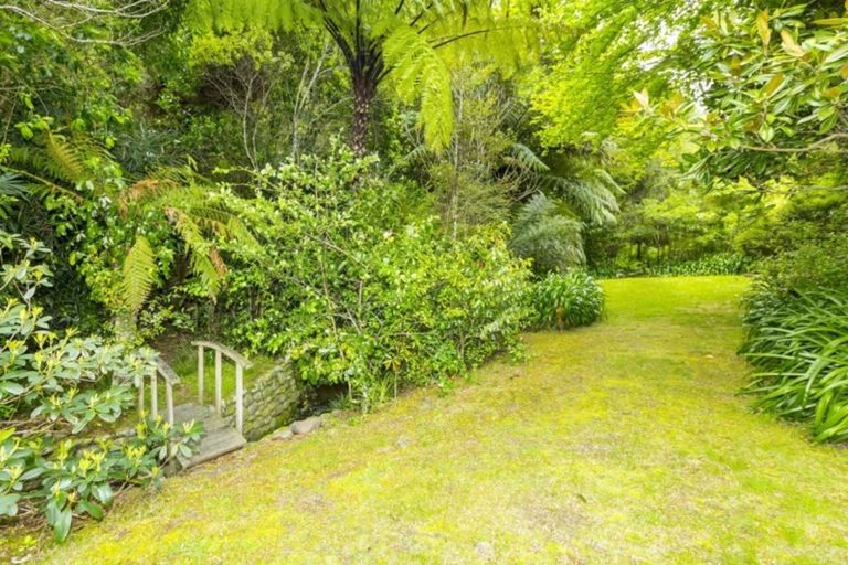 Photo of property in 61 Blue Mountains Road, Pinehaven, Upper Hutt, 5019