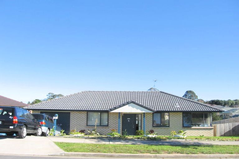 Photo of property in 17 Loughinisland Place, Weymouth, Auckland, 2103