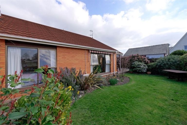 Photo of property in 6 Ostend Place, Avonhead, Christchurch, 8042
