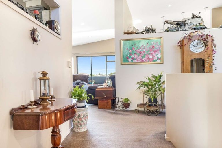 Photo of property in 2 Honeysuckle Lane, Ohauiti, Tauranga, 3112