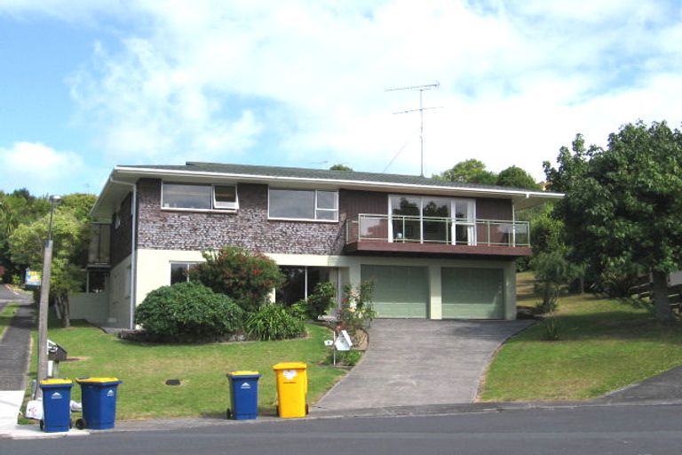 Photo of property in 9 Prestige Place, Castor Bay, Auckland, 0620