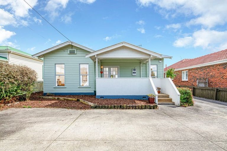 Photo of property in 71 Hutchinson Avenue, New Lynn, Auckland, 0600