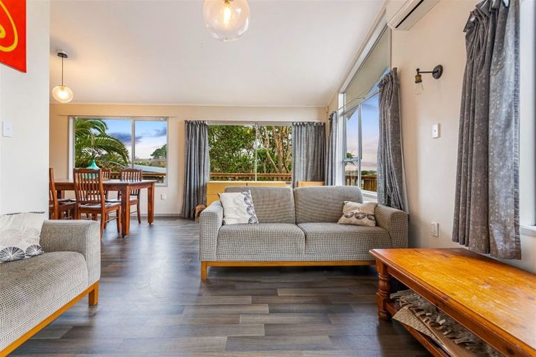 Photo of property in 10 Yule Place, Massey, Auckland, 0614