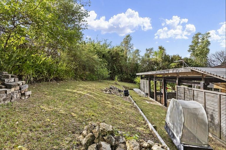 Photo of property in 2/30 Diana Drive, Glenfield, Auckland, 0627