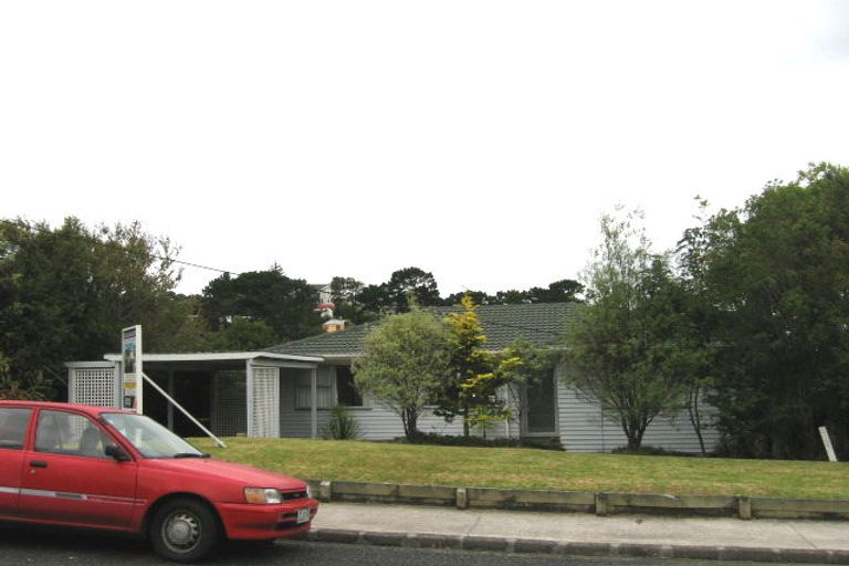 Photo of property in 32 Neptune Avenue, Beach Haven, Auckland, 0626