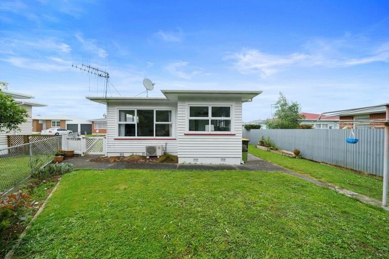 Photo of property in 6 Eton Place, Levin, 5510