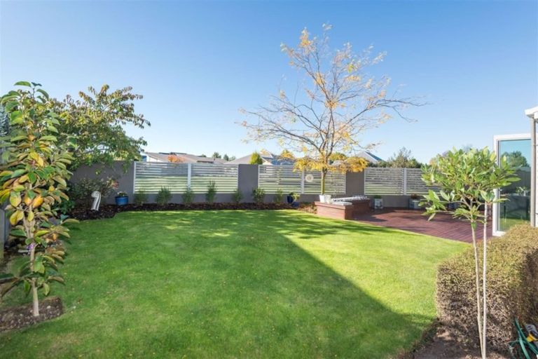 Photo of property in 12 Oakwood Drive, Rangiora, 7400