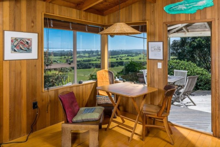 Photo of property in 393 Motutara Road, Muriwai, Waimauku, 0881