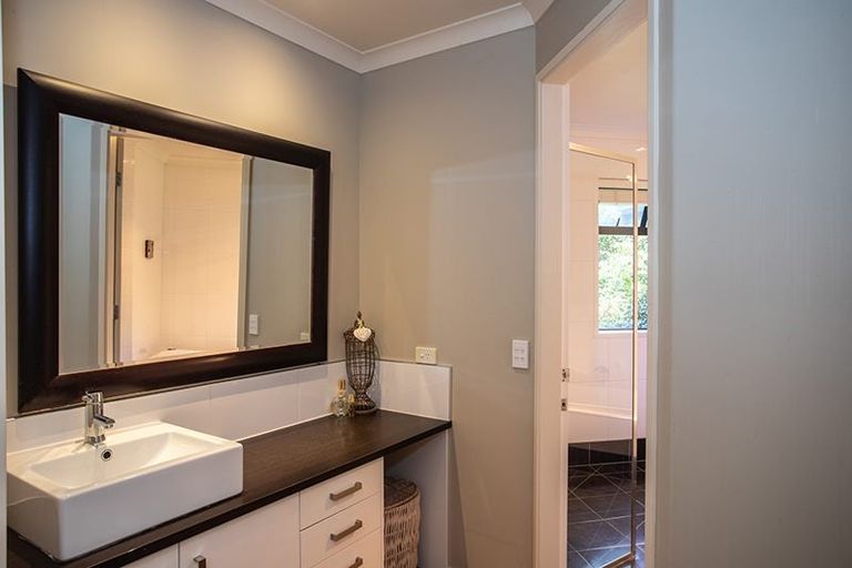 Photo of property in 208 Mapara Road, Acacia Bay, Taupo, 3385