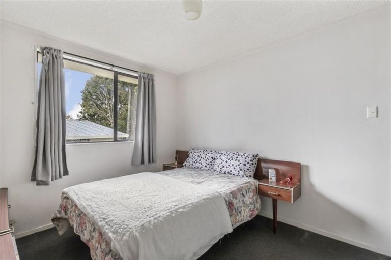 Photo of property in 2/8 Inca Place, Red Hill, Papakura, 2110