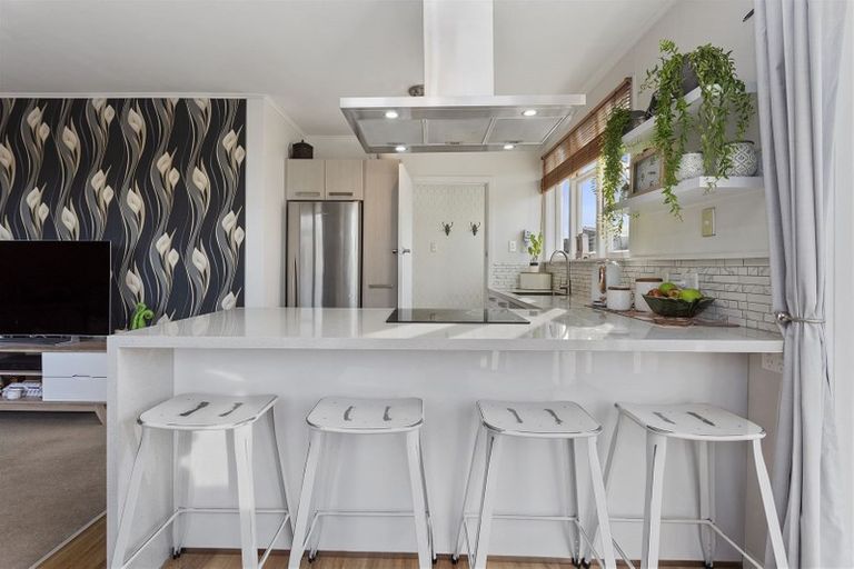 Photo of property in 98 Northcote Road, Northcote, Christchurch, 8052