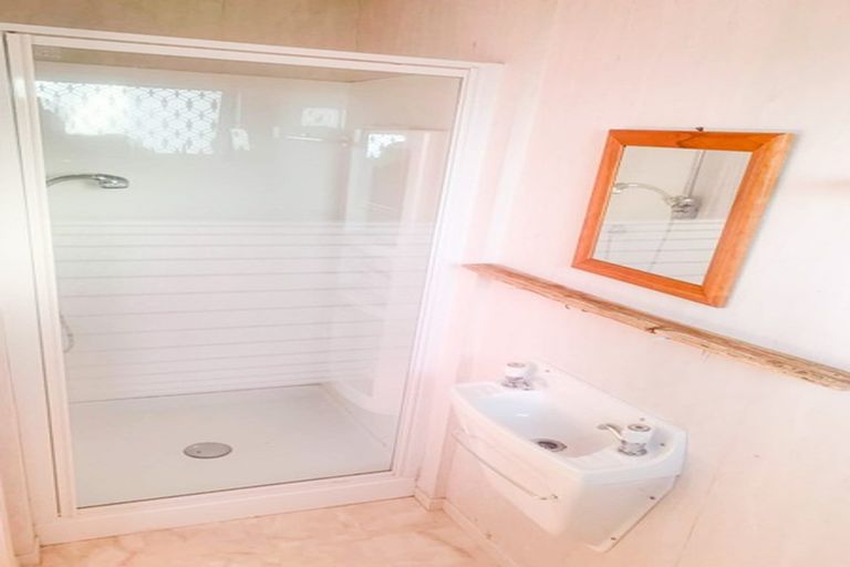 Photo of property in 123 Hobsonville Road, West Harbour, Auckland, 0618