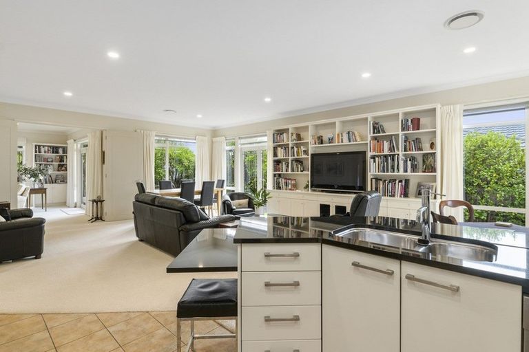 Photo of property in 19 Quadrant Heights, Paraparaumu, 5032