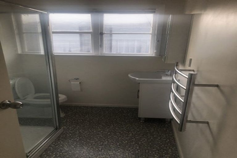 Photo of property in 1/6 Oxford Crescent, Ebdentown, Upper Hutt, 5018