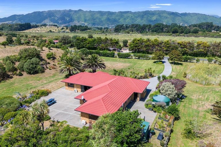 Photo of property in 47 Rutherford Drive, Waikanae Beach, Waikanae, 5036