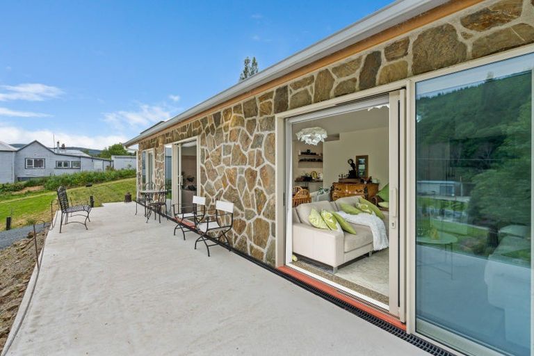 Photo of property in 26 Irvine Street, Lawrence, 9532