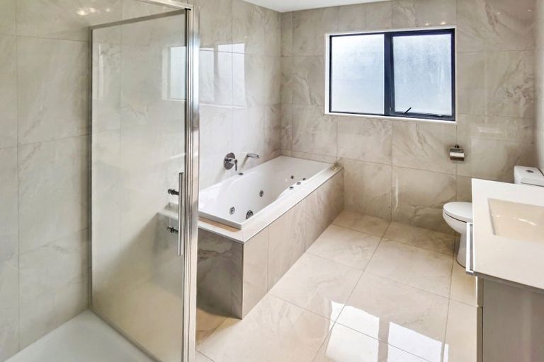 Photo of property in 19 Wye Oak Drive, Schnapper Rock, Auckland, 0632