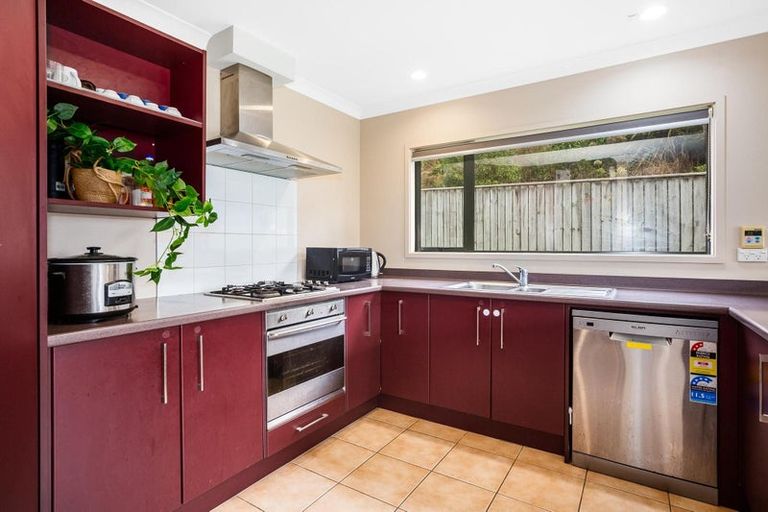 Photo of property in 9 Aspiring Terrace, Aotea, Porirua, 5024