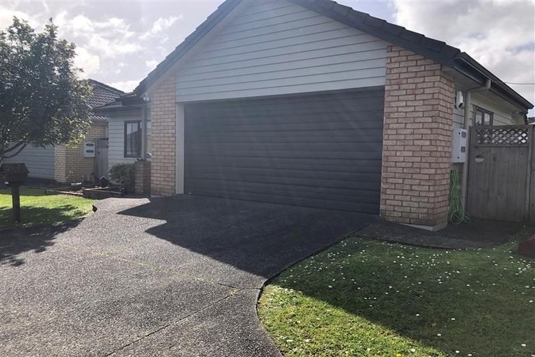 Photo of property in 12 Peachstone Lane, Henderson, Auckland, 0612